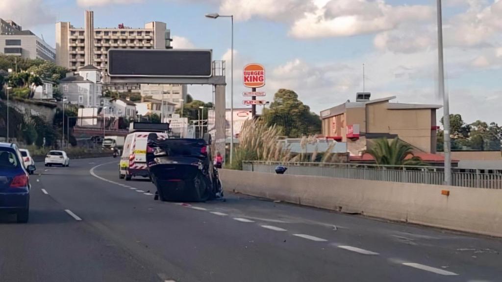 Accidente junto al Hospital Materno de A Coruña.