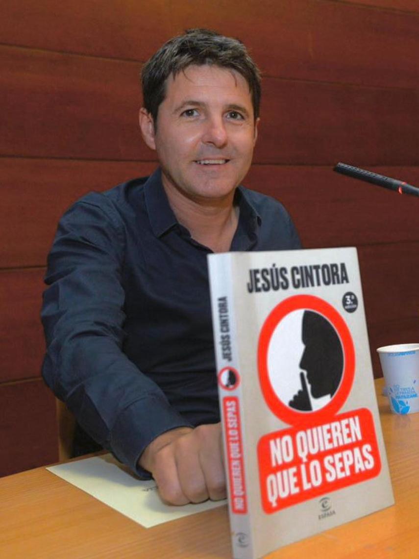 Jesús Cintora en un acto de presentación de su último libro