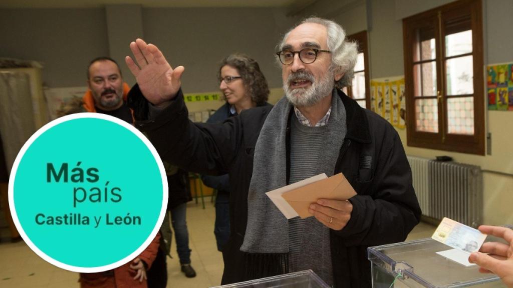 El impulsor de Más País Castilla y León, Braulio Llamero, votando en las elecciones generales de diciembre de 2015.