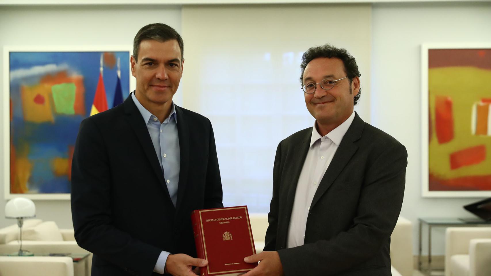 Pedro Sánchez con el fiscal general Álvaro García Ortiz en 2022.