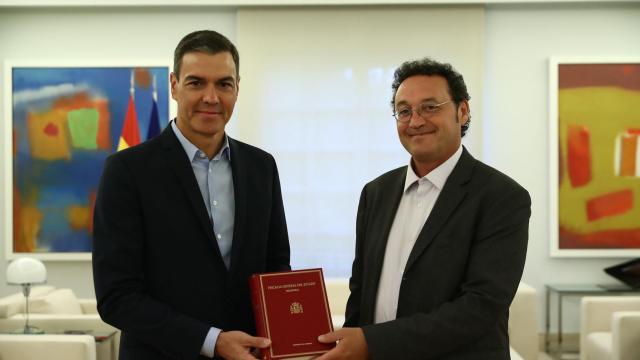 Pedro Sánchez con el fiscal general Álvaro García Ortiz en 2022.
