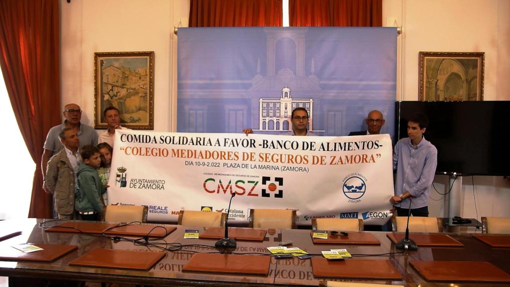 Presentación de la comida solidaria en favor del Banco de Alimentos