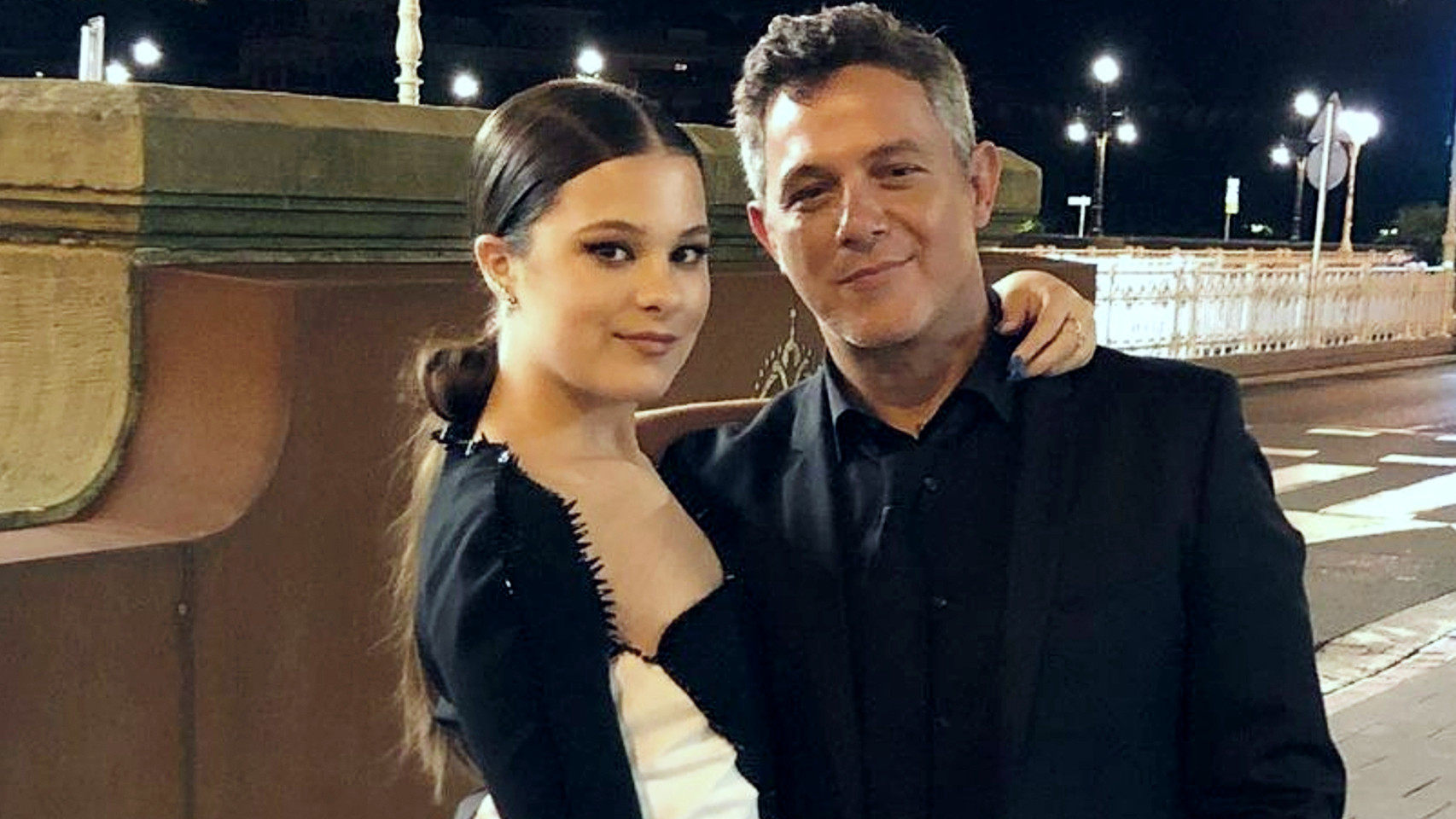 Imágenes del día: la contundente foto de Manuela, hija de Alejandro Sanz, tras su polémica publicación