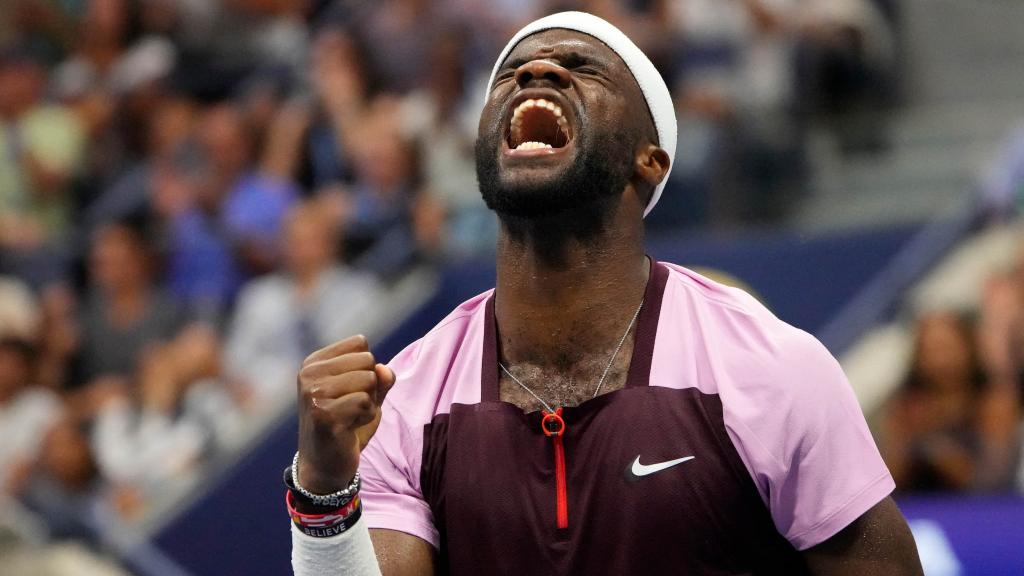 Tiafoe, celebrando un punto ante Nadal.