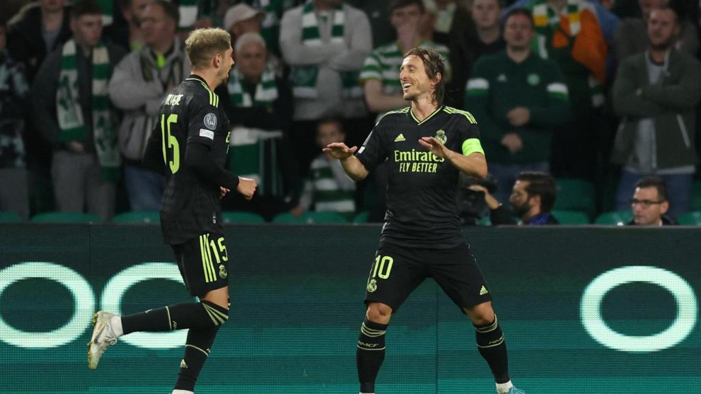 Fede Valverde y Luka Modric celebran.