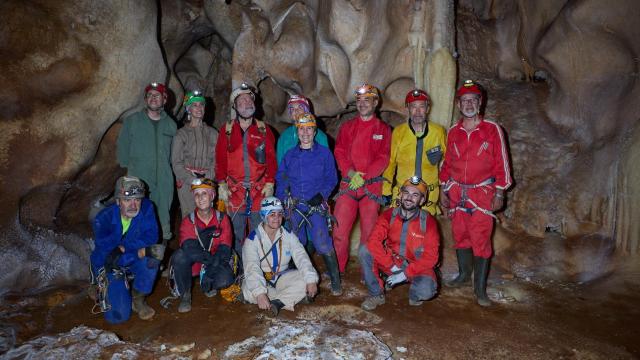 Parte del equipo responsable del último informe sobre la cueva de la Araña, en Málaga.