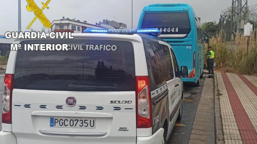 Investigado un conductor de autobús por un delito contra la seguridad vial.