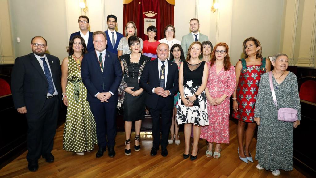 Otra foto de familia