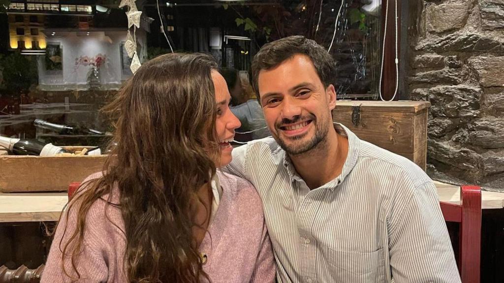 Carolina Monje junto a su actual pareja, Álex Lopera, en una imagen reciente.
