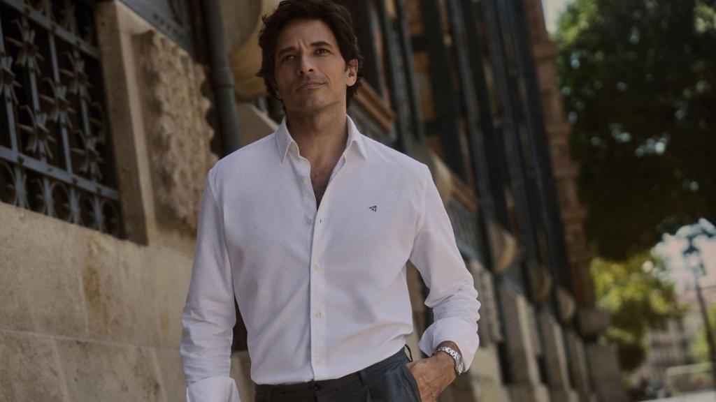 Andrés Velencoso en una imagen promocional de su nueva marca de moda.