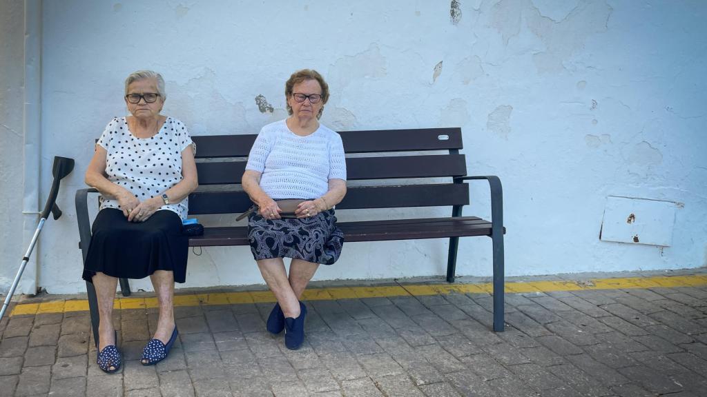 Antonia (i) y María (d).