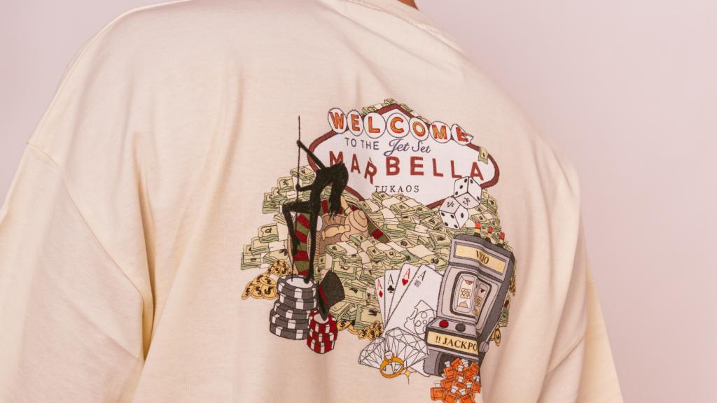 Una camiseta de la colección.