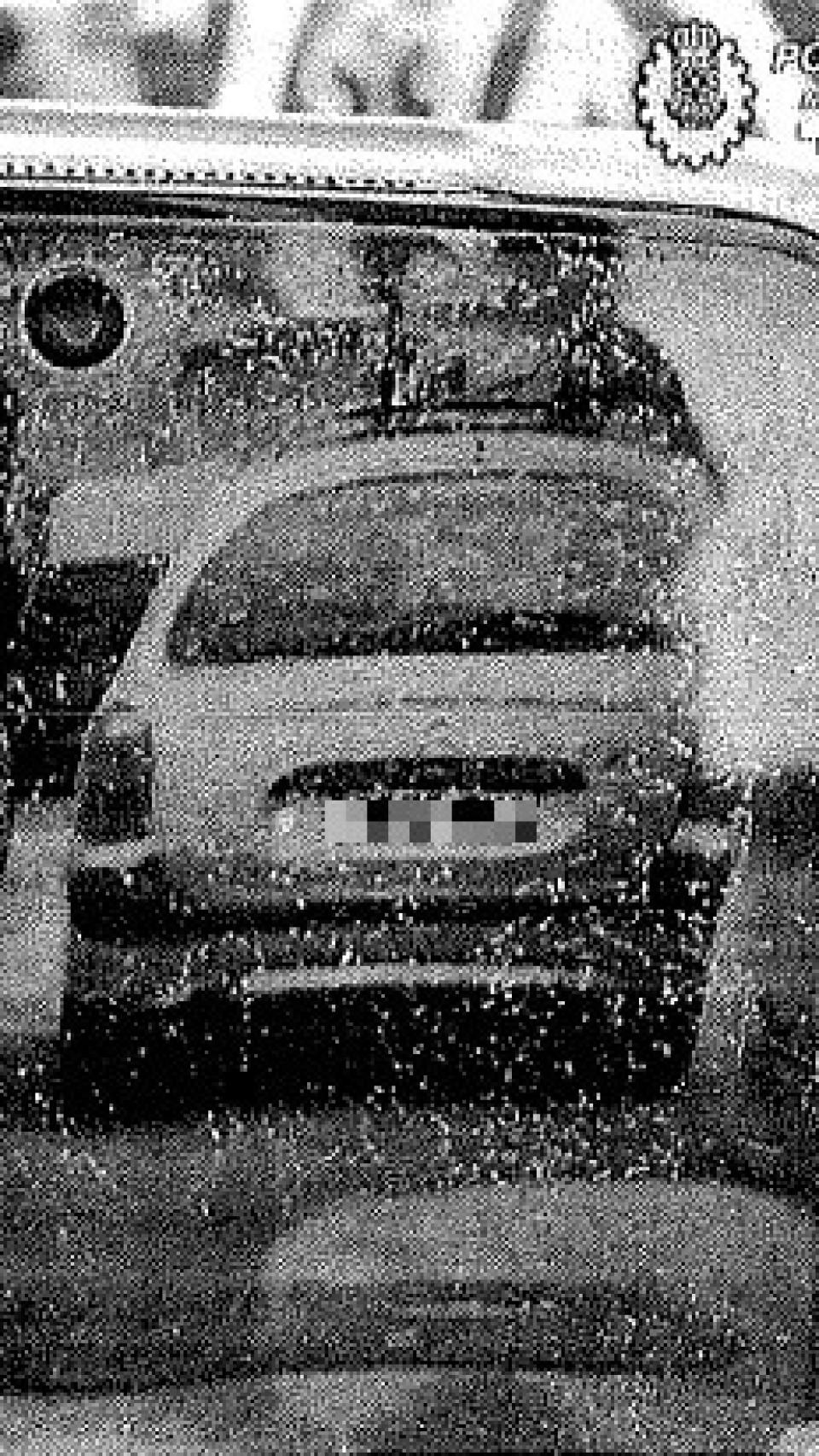 La foto que un repartidor de Glovo realizó a la monovolumen del guardia civil retirado tras producirse el atropello que investiga un juzgado.