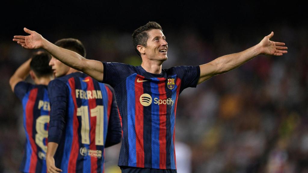 Robert Lewandowski anima al Camp Nou.