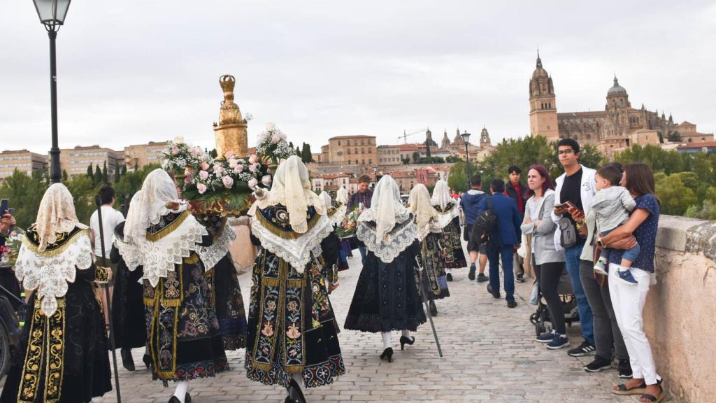 Ofrenda Floral a la Virgen de la Vega en las Ferias de Salamanca