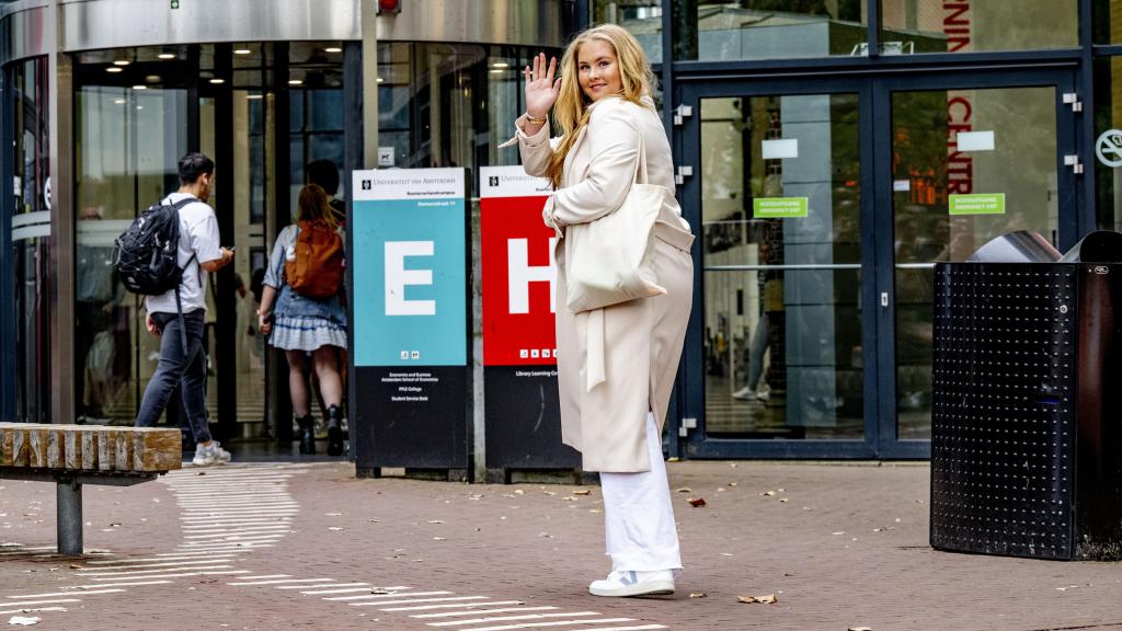 Amalia de Holanda apostó por el modelo V-12 de la firma francesa Veja.