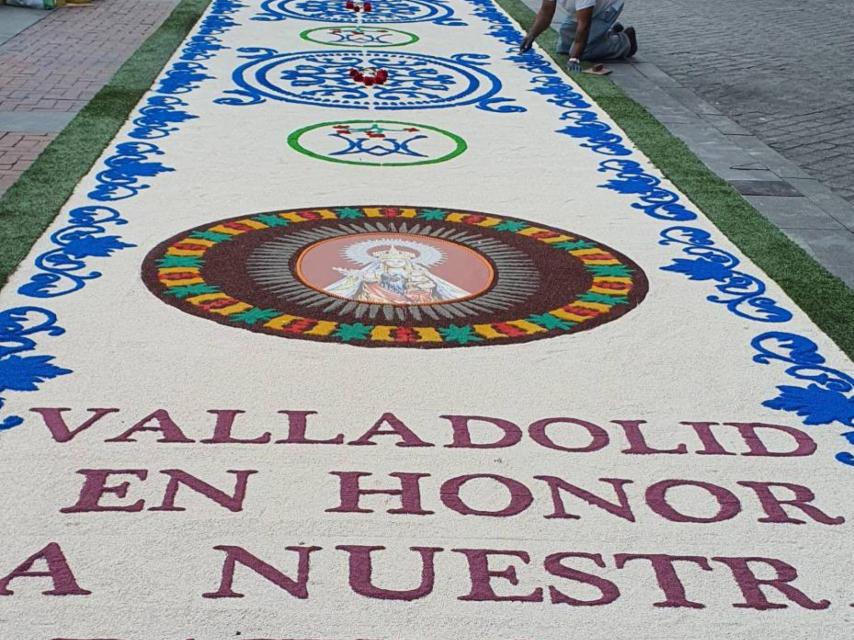 Alfombra en honor a la Virgen