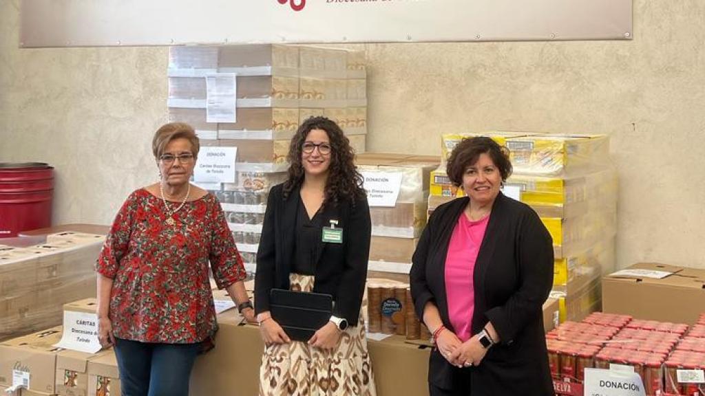 Entrega de los alimentos a Cáritas