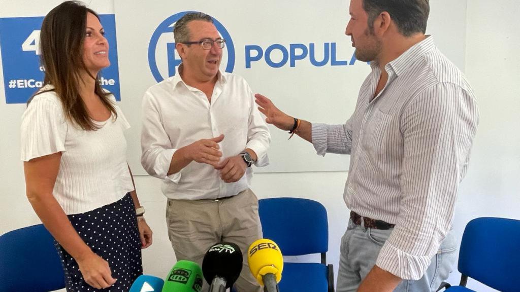 Gascó con Toni Pérez y Pablo Ruz, este jueves.