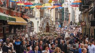Valladolid rinde homenaje a su patrona en su día grande y vibra con uno de los artistas pop del momento en la Plaza Mayor