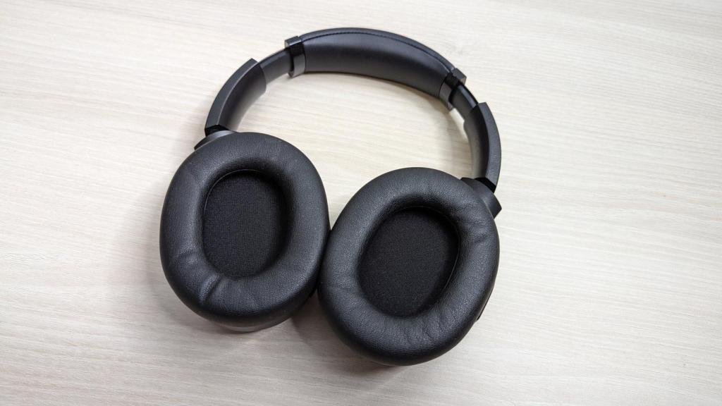 Las almohadillas viscoelásticas de los Razer Barracuda Pro son cómodas