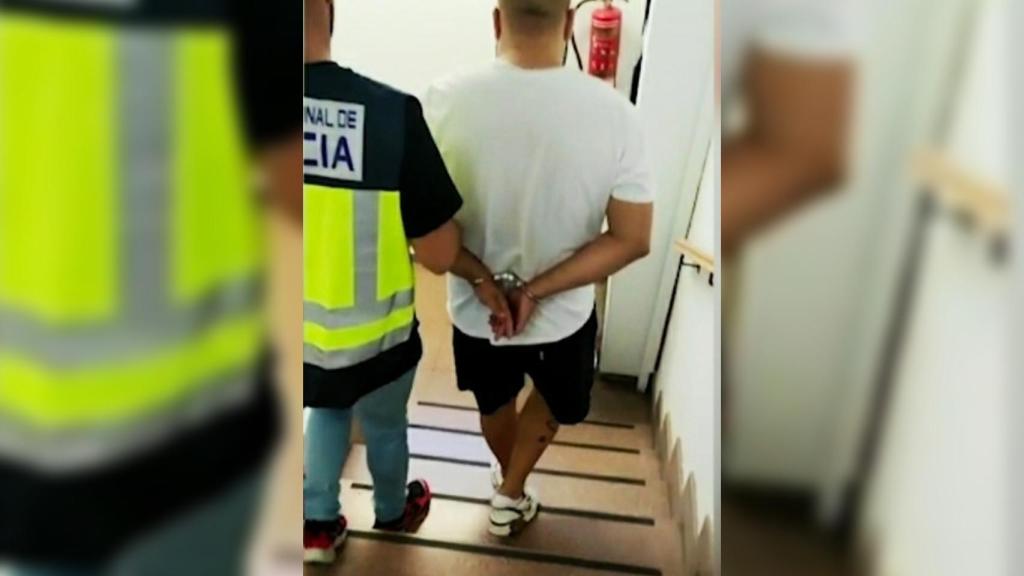 Momento de la detención de Ramón Santiago.