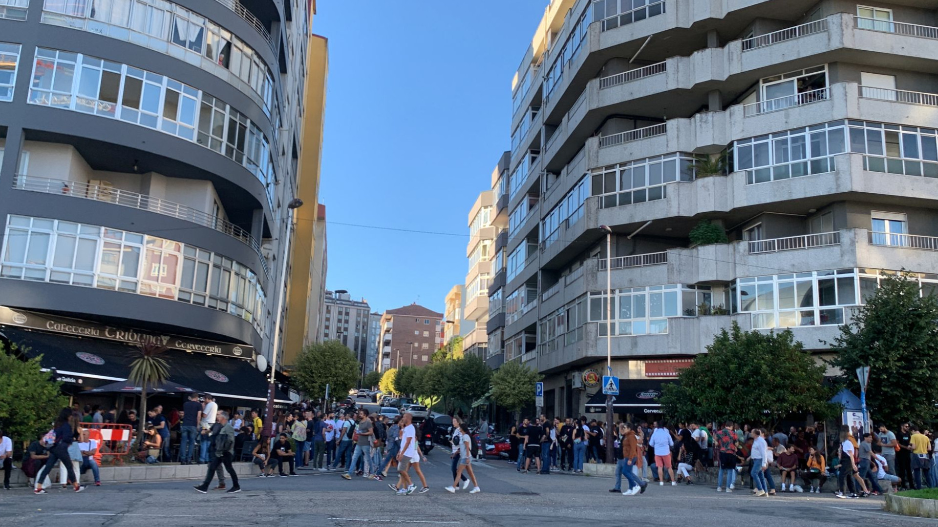 Los bares que rodean Balaídos se comienzan a llenar. Foto: Treintayseis