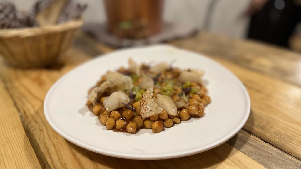 Garbanzos salteados en Marmitón Bistró