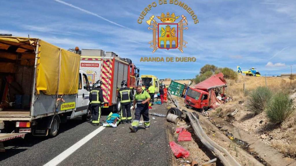 Accidente entre un camión y un turismo en Bahabón de Esgueva