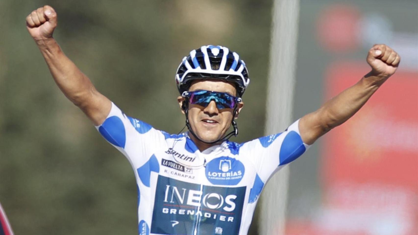 Richard Carapaz levanta las manos en la meta de Navacerrada y gana la 20ª etapa de La Vuelta 2022