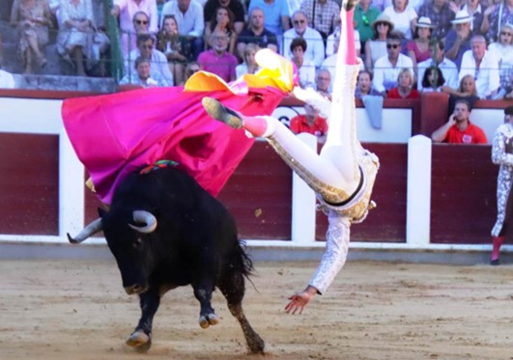 Rufo voló por aires y fue corneado en el muslo