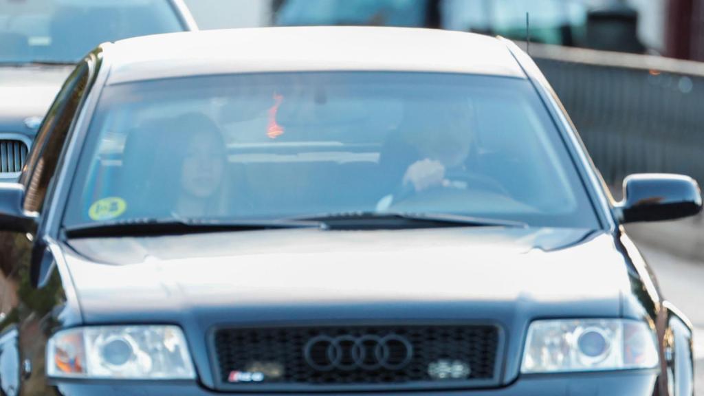 El rey Felipe y la infanta Sofía, en el interior del Audi RS 6 con casi 20 años de antigüedad.