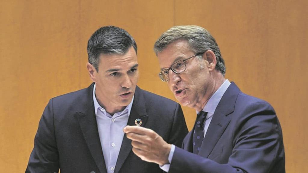 Pedro Sánchez y Alberto Núñez-Feijoó durante el debate en el Senado.