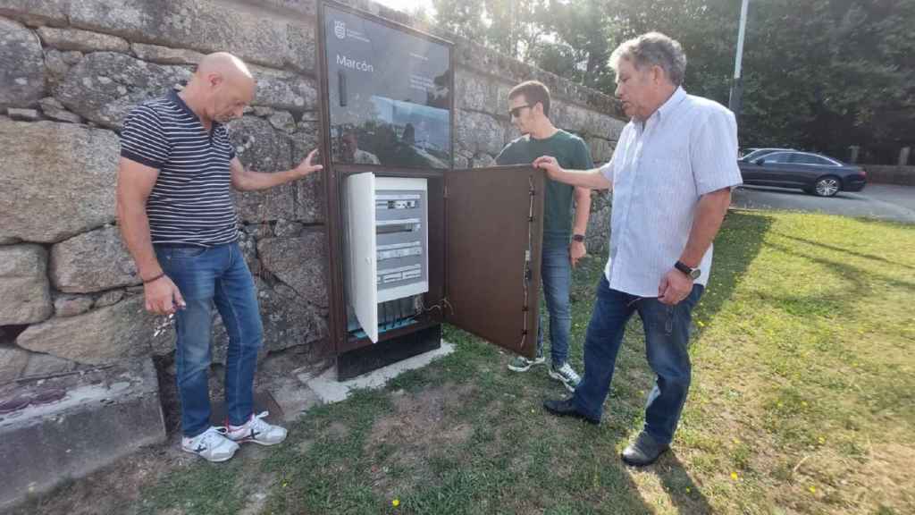 Monolitos de iluminación rural.