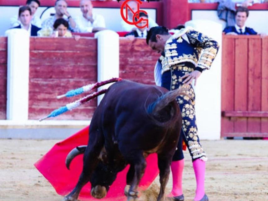 Manzanares, elegancia y estética. Le falló la espada en el 5º para salir por la puerta grande