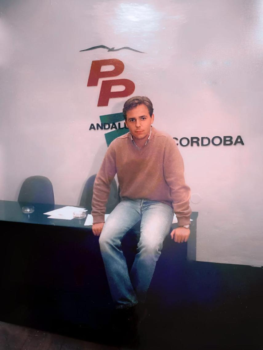 Antonio Repullo con unos 20 años, durante su etapa en Nuevas Generaciones.