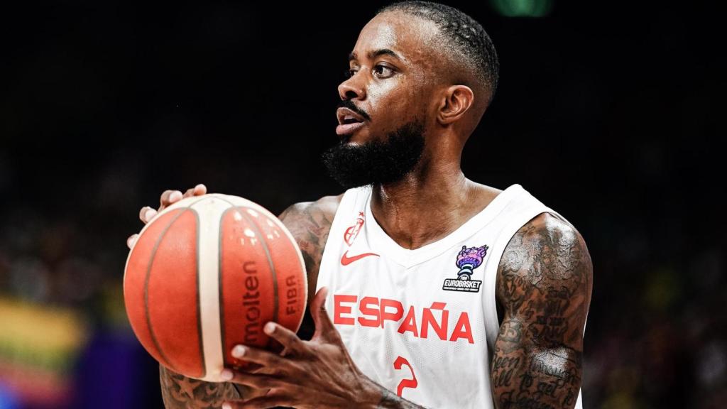 Lorenzo Brown en el partido ante Lituania.