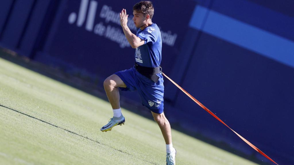 Aleix Febas durante un entrenamiento con el Málaga CF