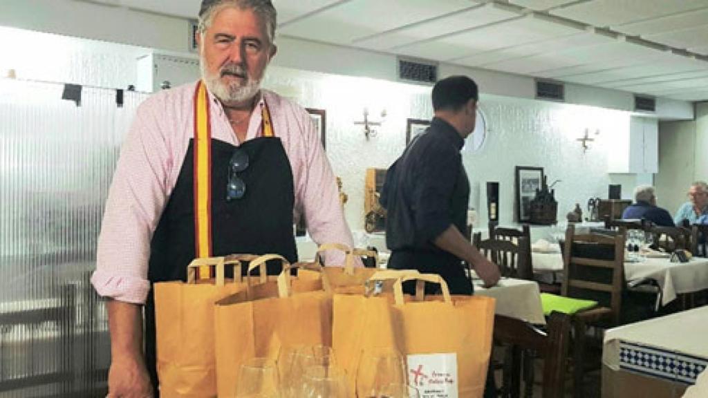 El servicial Periquete prepara el cocido en bolsa