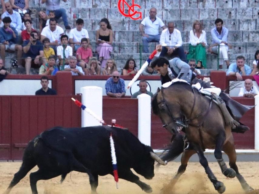 Sergio Galán perdió la puerta grande por fallar con los aceros