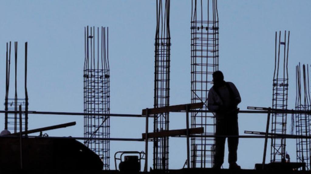 Un trabajador en una obra, en imagen de archivo.