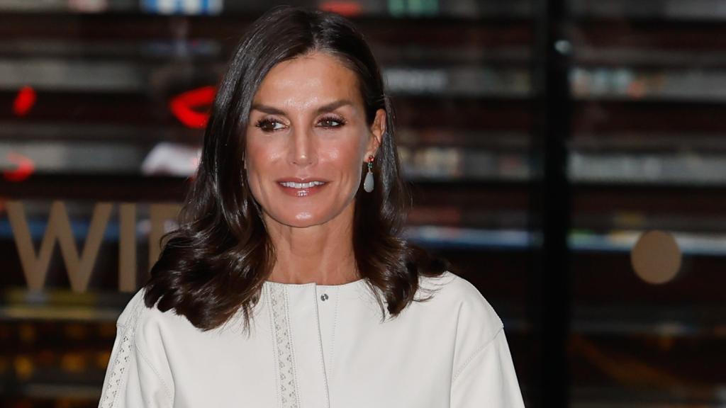 La reina Letizia a su llegada al acto inaugural del 'Año Picasso', en el Museo Nacional Centro de Arte Reina Sofía.