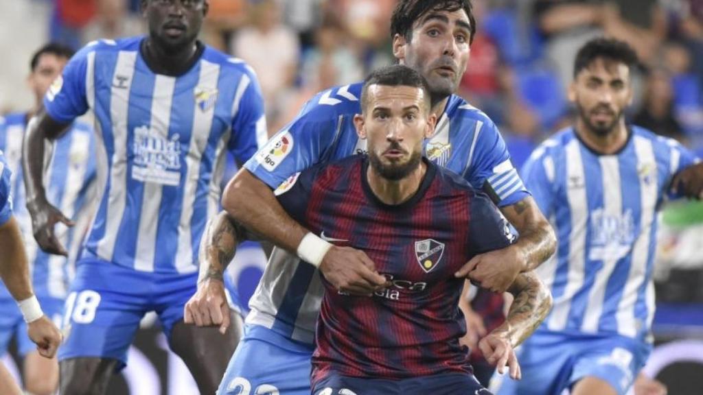 Alberto Escassi durante el Huesca vs. Málaga CF