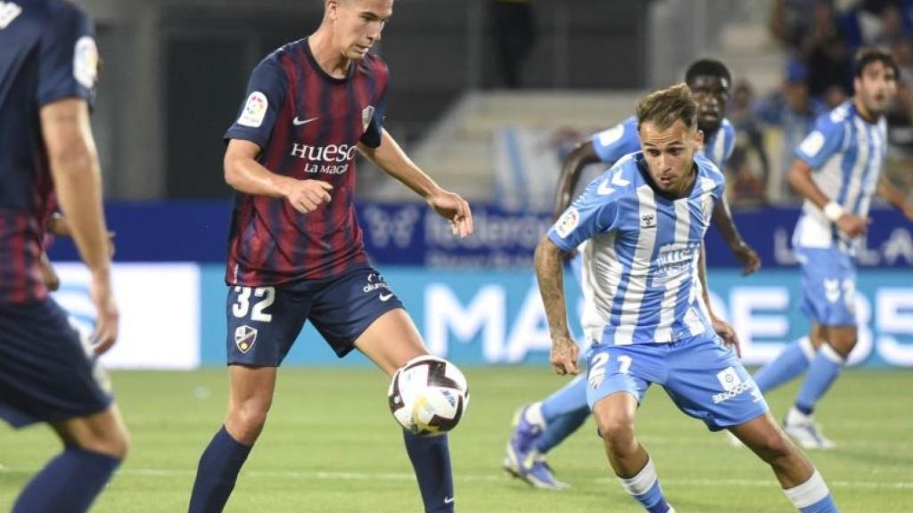 Fran Villalba durante el Huesca - Málaga CF