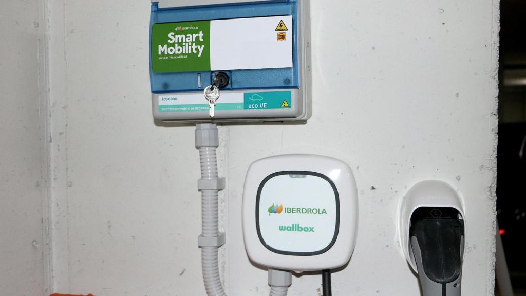 El punto de carga recién instalado.