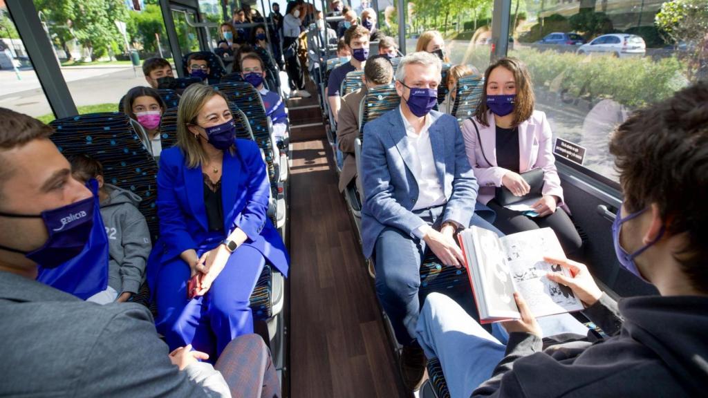 El presidente de la Xunta, Alfonso Rueda, y la conselleira de Infraestrutruas e Movilidade, Ethel Vázquez.