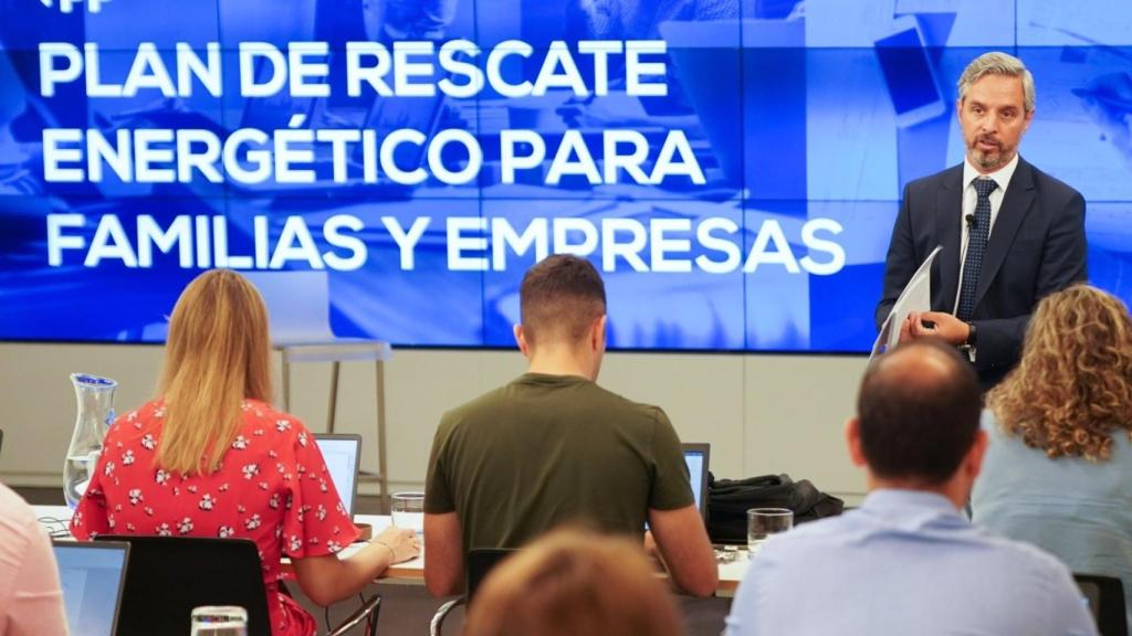 El vicesecretario de Economía del PP, Juan Bravo, durante la presentación del 'Plan de Rescate Energético para Familias y Empresas'