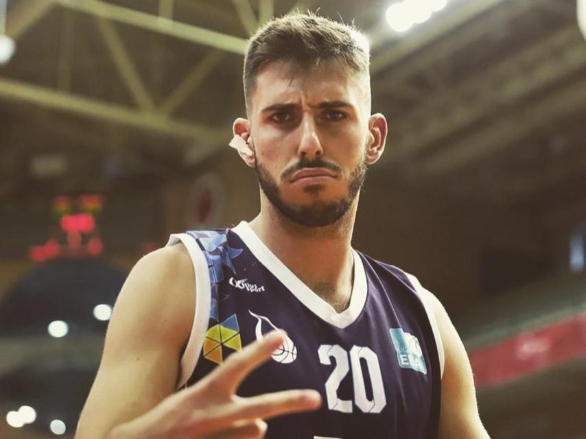 Fran es el hijo mayor de Lara, fruto de su matrimonio con Fran Murcia.