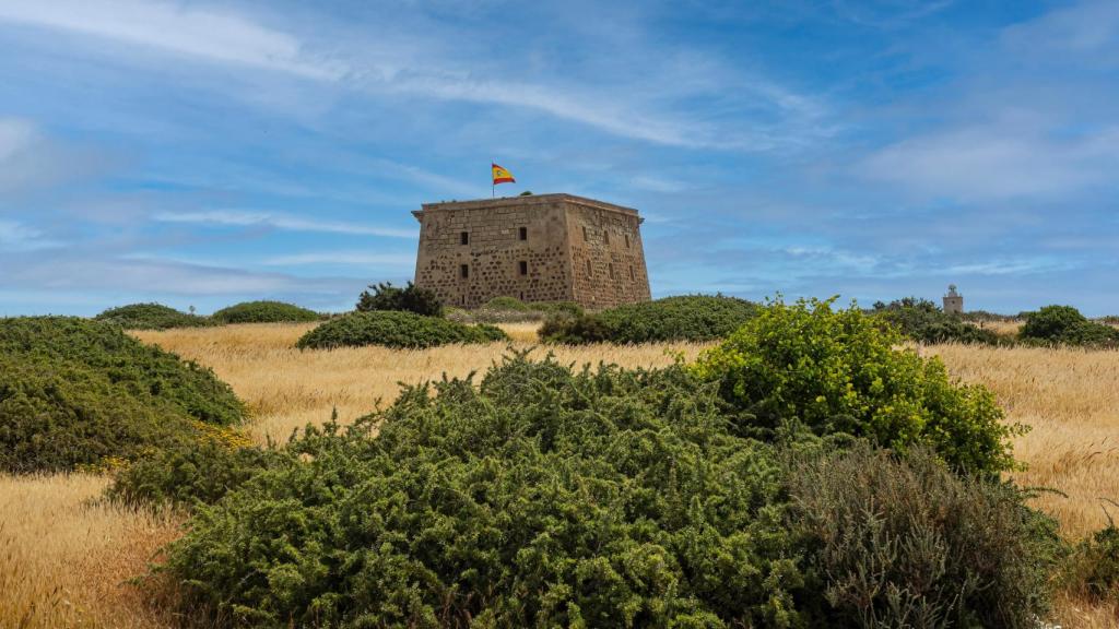 La isla de Nueva Tabarca, con la torre de San José, se disfruta en septiembre a otra velocidad.