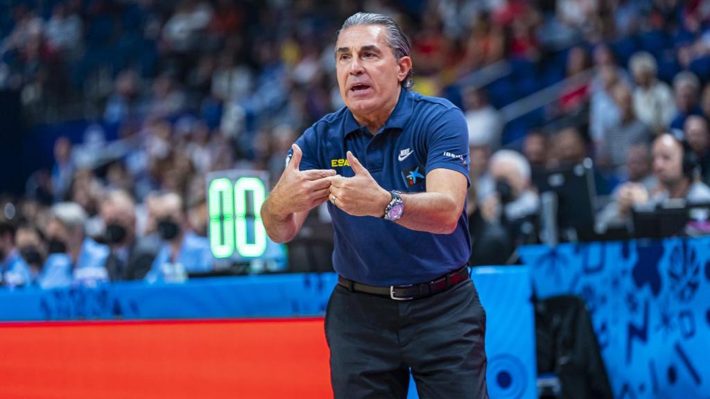 Sergio Scariolo dando indicaciones desde la banda